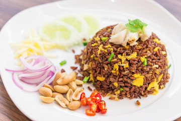 Fried rice with curry crab