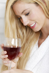 Obraz na płótnie Canvas Woman enjoying a glass of wine