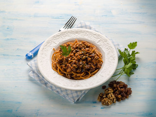 spaghetti with tomato nuts and dried grape, hungarian recipe