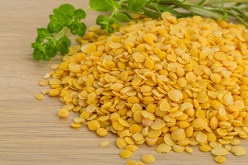 Raw yellow lentils