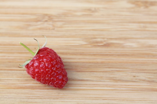 Одинокая малинка