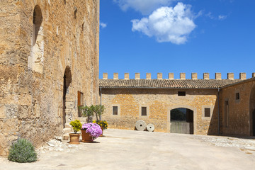 Eingang zum Torre de Canyamel