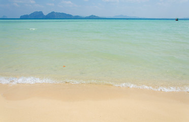 Fototapeta na wymiar Tropical beach Andaman Sea, Thailand.