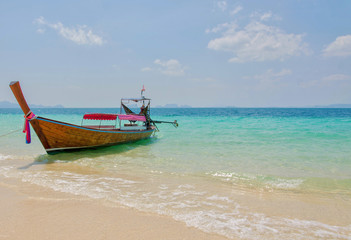 Obraz na płótnie Canvas long tail boats in Tropical beach, Andaman Sea.