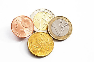 Eurom&uuml;nzen auf wei&szlig;em Hintergrund