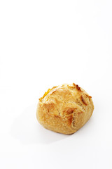 Ein Brötchen, weisser Untergrund