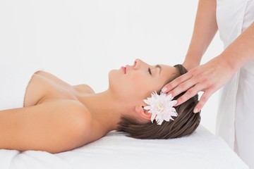 Obraz na płótnie Canvas Attractive woman receiving head massage at spa center