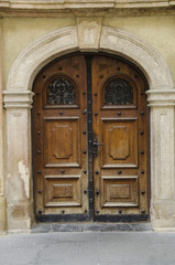 Fototapeta na wymiar old doors in zagreb