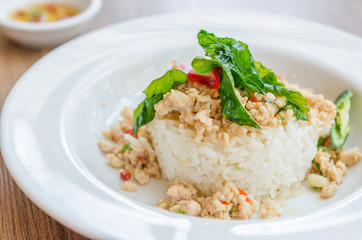 Spicy fried chicken with basil and rice