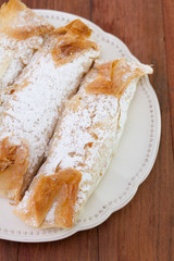 pasteis de tentugal on plate