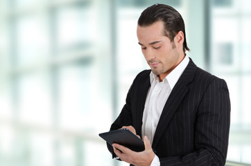 Geschäftsmann mit Tablet