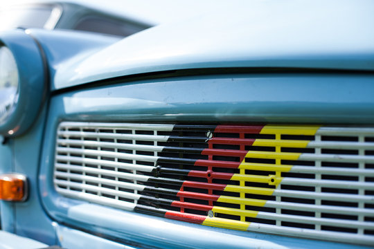 Trabbi mit deutscher Fahne