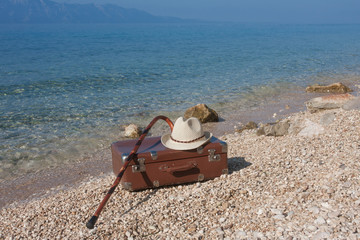 Vintage Leder Koffer am Strand