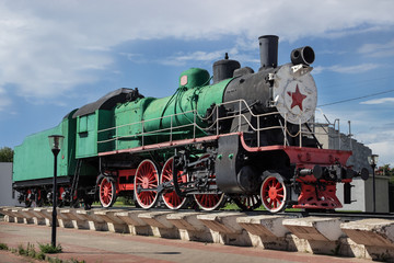 Fototapeta na wymiar Monument to Russian locomotive, built in 1949