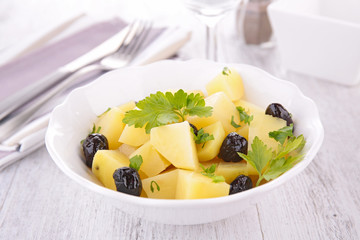 potato salad with olive and onion