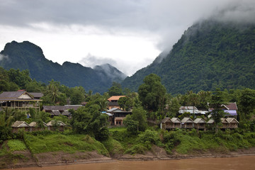 Fototapeta na wymiar Nong Khiaw village in Laos