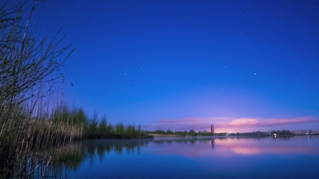 Timelapse - Stars at night above a lake - NTSC-29,97fps