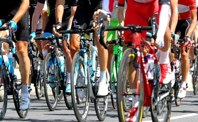 Deurstickers Fietsen fietsers tijdens een wielerwedstrijd in Europa