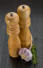 Pepper mill with garlic