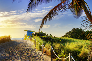 Lifeguard Tower, Miami Beach, Florida © beatrice prève