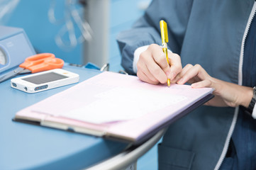 anesthesia nurse recording vital sign and other information