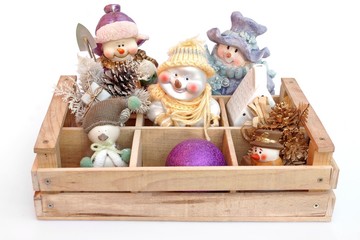 Many snowmans in wooden box