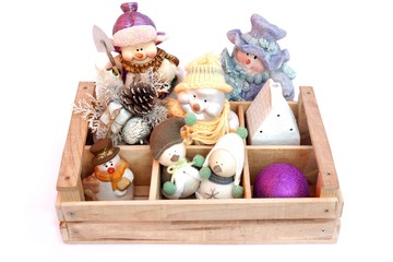 Many snowmans in wooden box