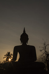 Wat Mahathat in Sukhothai bei Sonnenuntergang