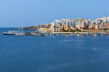 Fototapeta na wymiar Bucht von St Paul auf der Insel Malta am abend