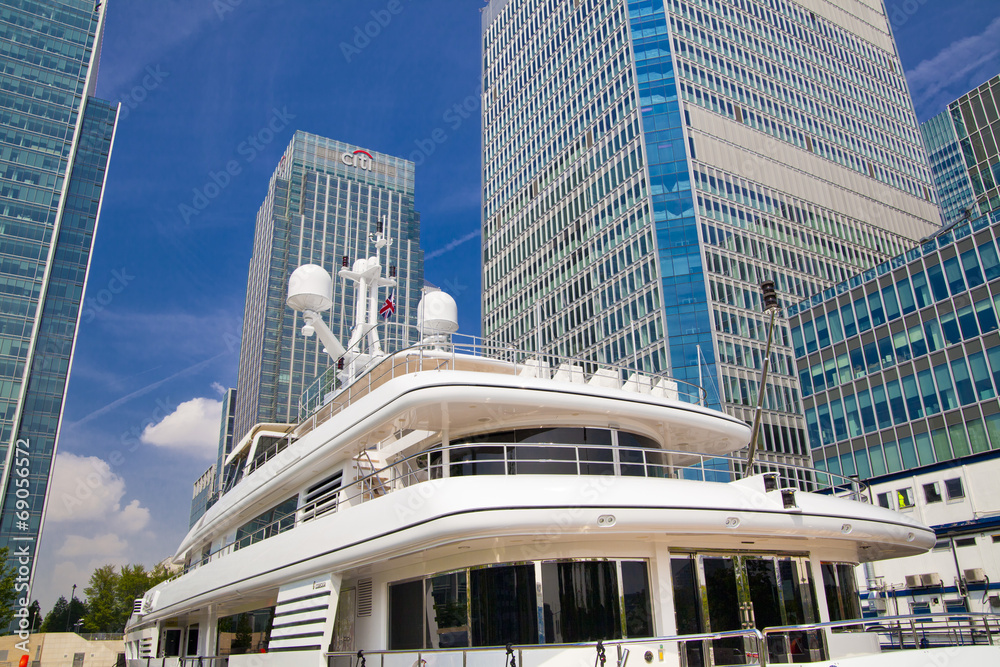 Sticker basin in the centre of london, private bay for boats and yatches