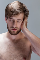 Obraz premium Tired man suffering from headache