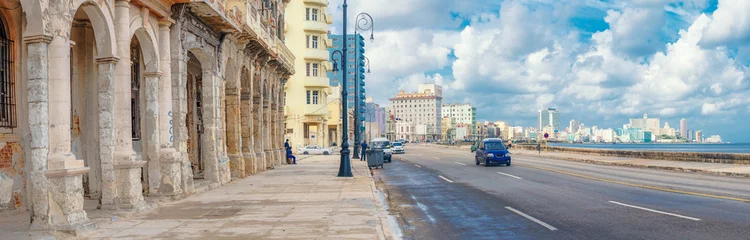 Keuken spatwand met foto De skyline van Havana langs Malecon Avenue © kmiragaya