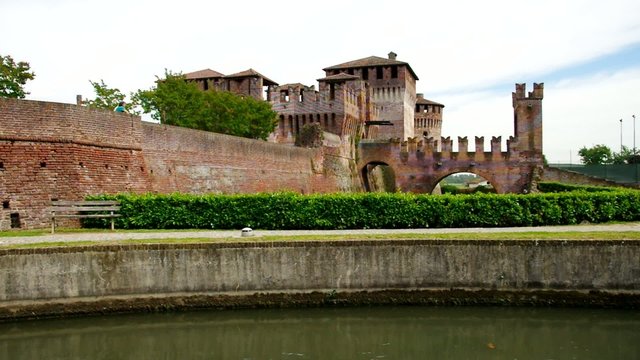 Soncino Burg vid 01