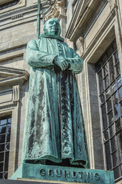 Nikolai Grundtvig Statuen Frederiks Kirke København