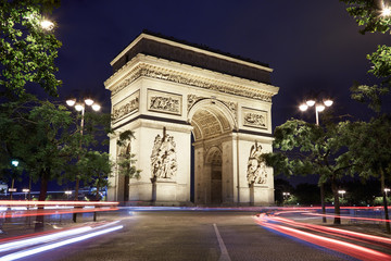 Fototapeta na wymiar Arc de Triomphe in Paris at night