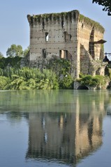 Fototapeta na wymiar Fortress next to the river in Borguetto, Italy