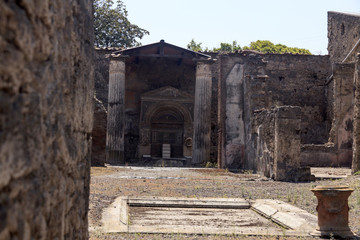 Fototapeta na wymiar Ruinen einer Villa an der Via del vesuvio - Pompeji