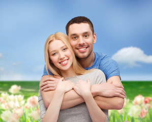 Obraz premium smiling couple hugging