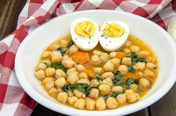 Chickpea stew with spinach