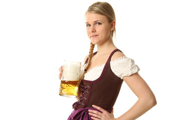 Frau im Dirndl mit Bier