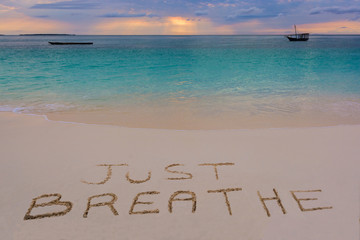Il suffit de respirer signer la plage de Nungwi Zanzibar,Tanzanie.