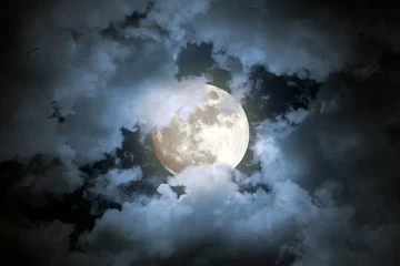 Zelfklevend Fotobehang Volle maan Cloudy full moon night