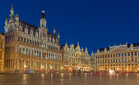 Brussels - Grote Markt Square And Grand Palace In Evening.