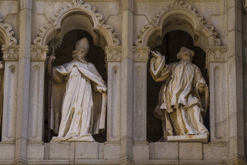 Fototapeta na wymiar catholic, facade of the Cathedral of Toledo, Spain