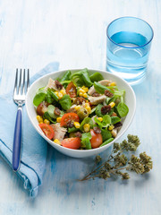 chicken salad with tomatoes and dried grapes