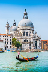 Gondel auf dem Canal Grande mit Santa Maria della Salute, Venedig