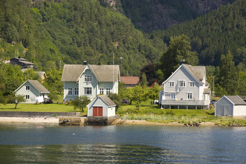 Fototapeta na wymiar norwegisches dort, hardangerfjord
