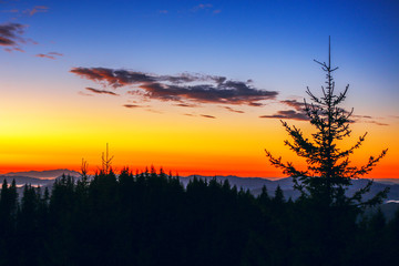 Obraz premium Sunrise over the mountains