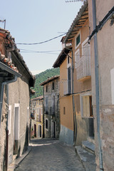 Calle típica, Guisando, Ávila, España