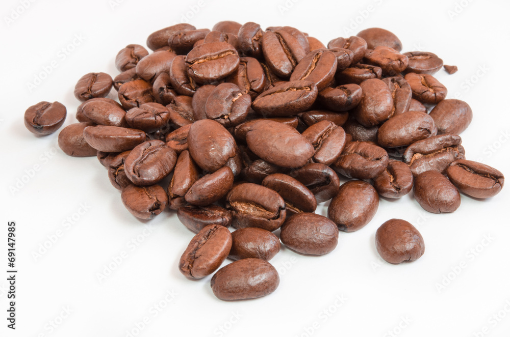 Wall mural coffee beans isolated on a white background